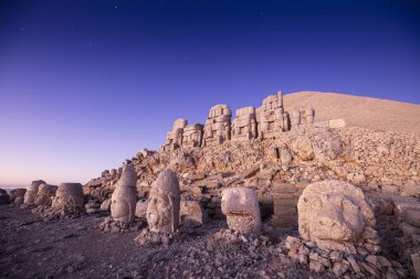 Adıyaman'da Nemrut Dağı'nın tepesindeki heykeller
