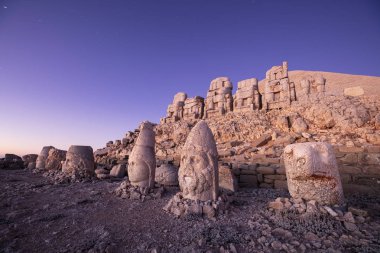 Adıyaman'da Nemrut Dağı'nın tepesindeki heykeller