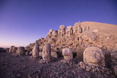 Adıyaman'da Nemrut Dağı'nın tepesindeki heykeller