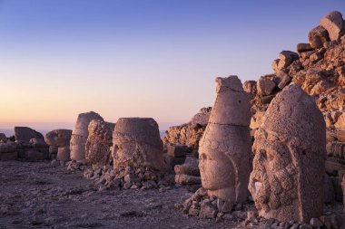 Adıyaman'da Nemrut Dağı'nın tepesindeki heykeller