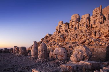 Adıyaman'da Nemrut Dağı'nın tepesindeki heykeller