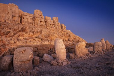 Adıyaman'da Nemrut Dağı'nın tepesindeki heykeller