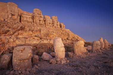 Adıyaman'da Nemrut Dağı'nın tepesindeki heykeller