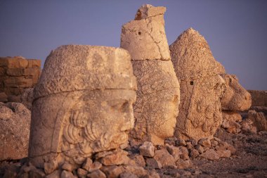 Adıyaman'da Nemrut Dağı'nın tepesindeki heykeller