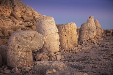 Adıyaman'da Nemrut Dağı'nın tepesindeki heykeller