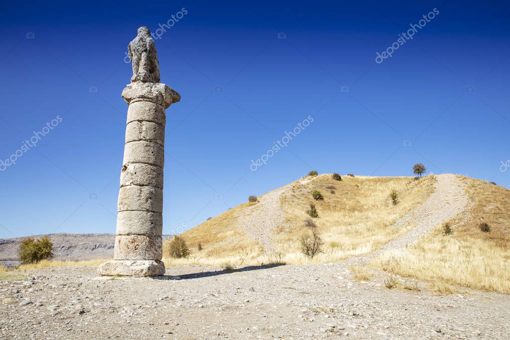 Karakus Tumulus (Tumba Monumento). La construcción del túmulo es una