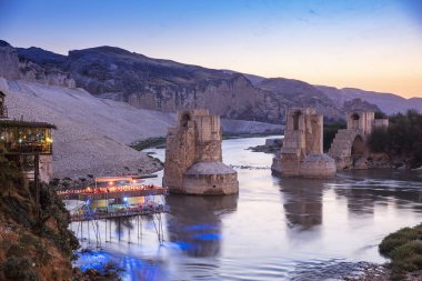 Panoramic view of the Old Tigris Bridge, Castle and minaret in the city of Hasankeyf, Turkey. Batman, Mardin Province clipart