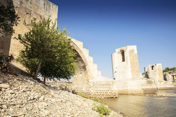 Panoramiczny Widok Most Starego Tygrysa Zamek Minaret Mieście Hasankeyf Turcja — Zdjęcie stockowe