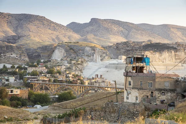 Vista Panorámica Del Puente Viejo Tigris Castillo Minarete Ciudad Hasankeyf — Foto de Stock