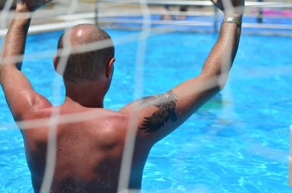 tatil su oyunları yüzme havuzunda