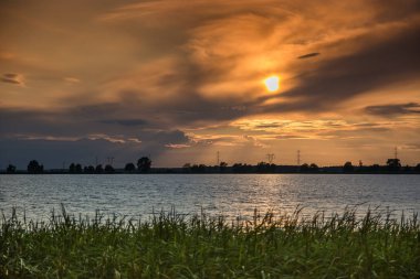 yaz göl günbatımı