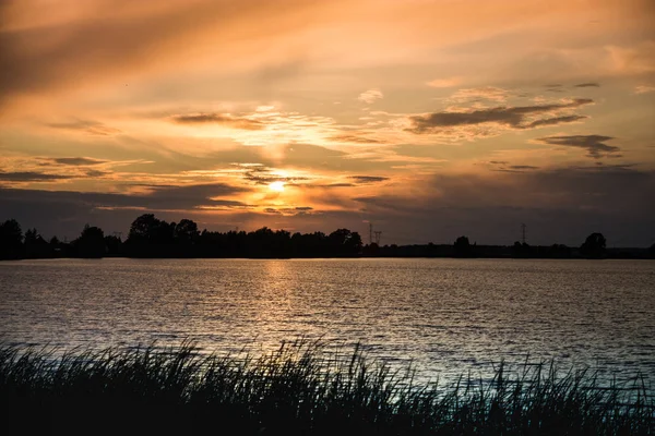 yaz göl günbatımı