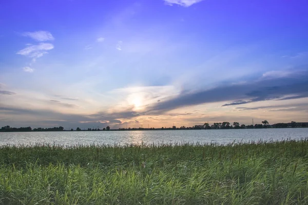 yaz göl günbatımı