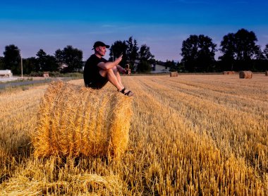 eğe üzerinde balet, yaz günbatımı