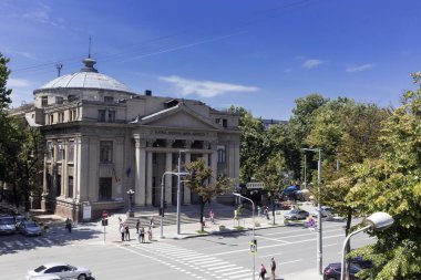 Mihai Eminescu Stefan cel Mare Bulvarı'ndaki tarafından ulusal tiyatro. Chisinau Moldova Cumhuriyeti. 1 Ağustos 2018.