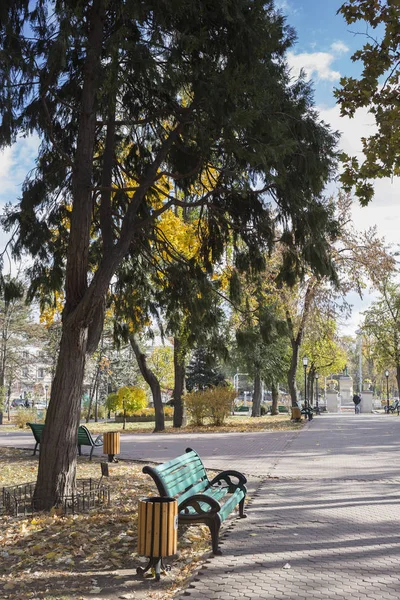 Nádherné Podzimní Dny Městském Parku Osamělé Lavice Městském Parku — Stock fotografie