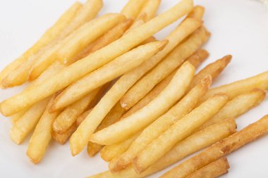 Kahvaltı ile Fransız parçası kızarmış. Beyaz bir arka planda izole.