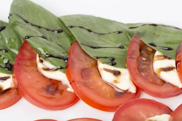 沙拉配番茄和马苏里拉 — 图库照片