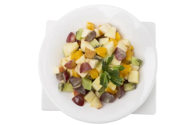 Gemischten Obstsalat in der weißen Schüssel. — Stockfoto