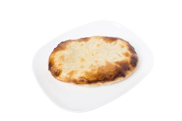 Refeição armênia khachapuri em uma placa branca . — Fotografia de Stock