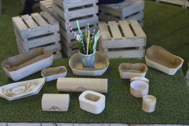 Ahşap ve kağıttan yapılmış ekolojik paketleme.