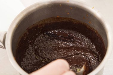 Pişmiş biber püresi temelinde Ganache.