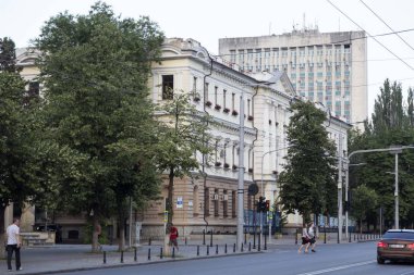 Chisinau sokaklarında tarihi binalar.