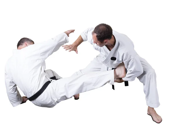 Erwachsener Athlet führt formale Goju-Ryu-Übungen durch. — Stockfoto