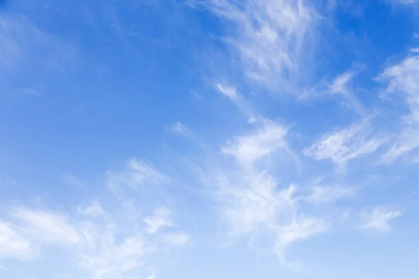 Blauwe Lucht Achtergrond Met Een Witte Wolken Close — Stockfoto