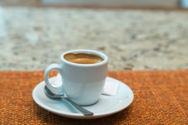 Kopje Koffie Een Houten Tafel Close — Stockfoto