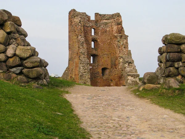 Eski bir feodal kalesinin kalıntıları. Şehir Novogrudok. Belarus.
