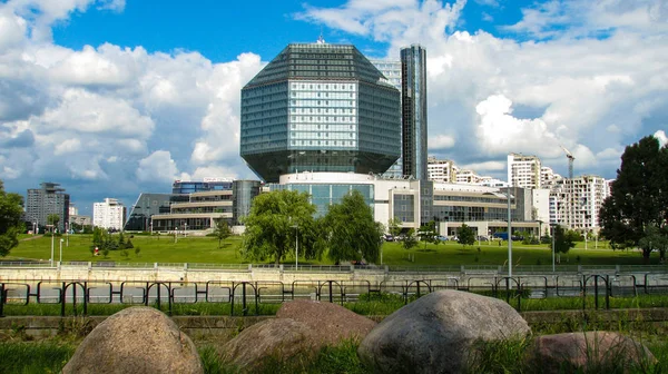 Minsk, Beyaz Rusya - 10 Temmuz 2018: Beyaz Rusya Milli Kütüphanesi.