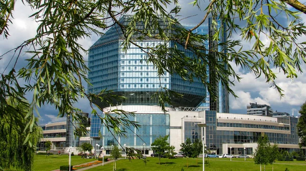 Minsk, Beyaz Rusya - 10 Temmuz 2018: Beyaz Rusya Milli Kütüphanesi.