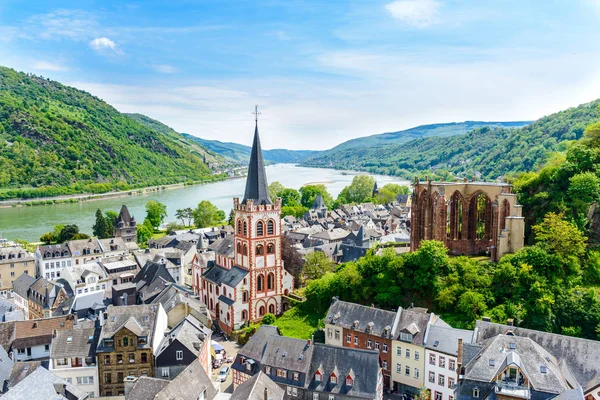 Bacharach am Rhein. Small town on the Upper Middle Rhine River (Mittelrhein). Beautiful aerial panoramic Postcard view. Rhineland-Palatinate (Rheinland-Pfalz), Germany.  UNESCO — Stock Photo, Image