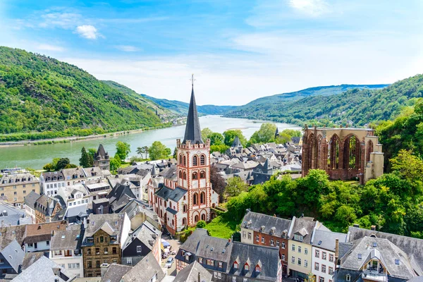 Bacharach am Rhein. Small town on the Upper Middle Rhine River (Mittelrhein). Beautiful aerial panoramic Postcard view. Rhineland-Palatinate (Rheinland-Pfalz), Germany.  UNESCO — Stock Photo, Image