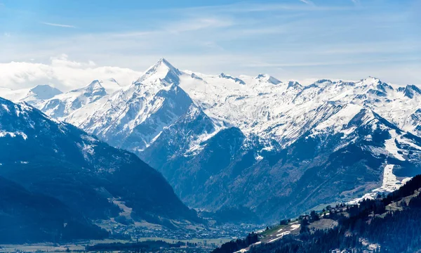 Zell am See.. Uitzicht op Alpen in de buurt van Zellersee meer. Zillertal. Oostenrijk, Tirol. — Stockfoto