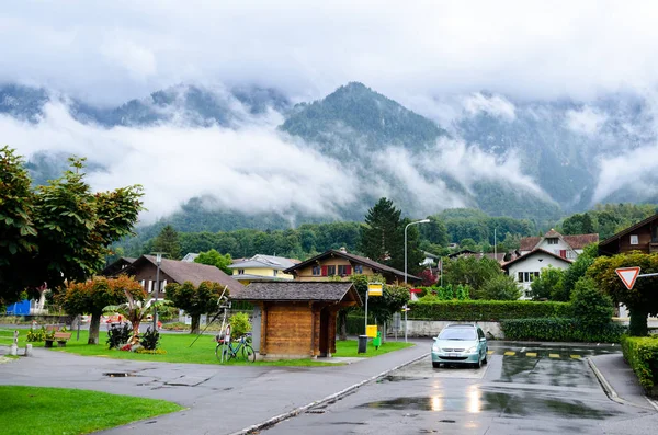 Cloudy alps mountains in Interlaken between Thunersee, lake of T — Stock Photo, Image