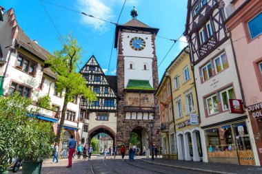 Freiburg im Breisgau'daki Schwabentor kapısı, Baden-wurttemberg, Ger