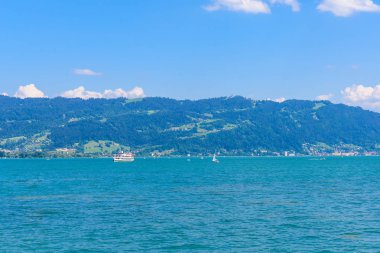 Lindau adasındalimandan Bodensee gölü Constance görünümü.  