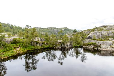Preikestolen veya Prekestolen. Pulpit Rock,, Lysefjord, Norveç 