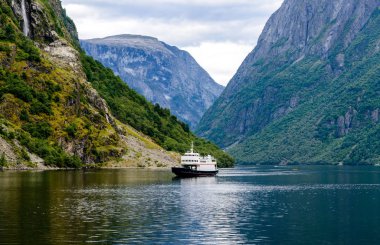 Gudvangen 'deki naerofjord, Flam yakınlarında. Norveç