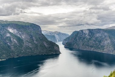 Flam yakın Aurlandsfjord manzara güzel Panorama Görünümü.