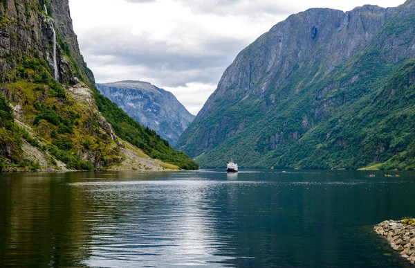 Gudvangen 'deki naerofjord, Flam yakınlarında. Norveç