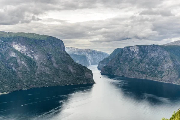 Flam yakın Aurlandsfjord manzara güzel Panorama Görünümü.