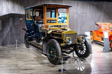 Adler 8 / 16 Motorwagen 1904 - 1907