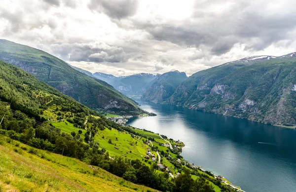 Flam yakın Aurlandsfjord manzara güzel Panorama Görünümü.