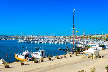 Alghero, Sardegna liman, yat, tekne, yelkenli ile marina