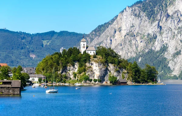 Traunkirchen, kostel Maria Kronung. Salzkammergut, Rakousko — Stock fotografie