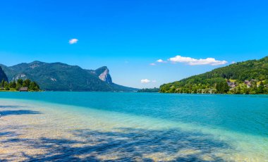 Mondsee (Moon Lake) im Salzkammergut manzaralı, Salzburg, Avusturya.