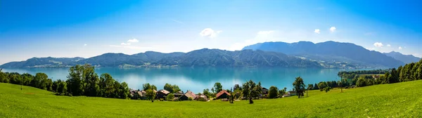 阿泰尔湖伊姆萨尔茨卡默古特，阿尔卑斯山脉上奥地利 — 图库照片